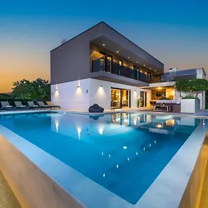 Villa Memory, Raša